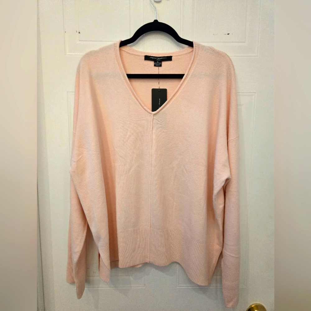 NWT XL Fench Connection Vneck Lightweight Long Sleeve Blush Pink Sweater